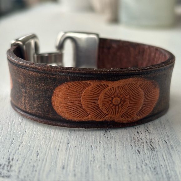 Unisex Wide Strap Leather Bracelet - Picture 2 of 7